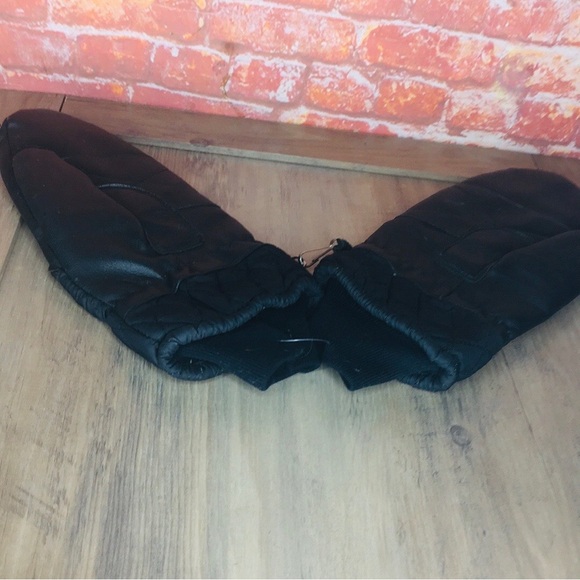 Vintage MCM Black Quilted Leather Made in Japan Mittens - Picture 3 of 7